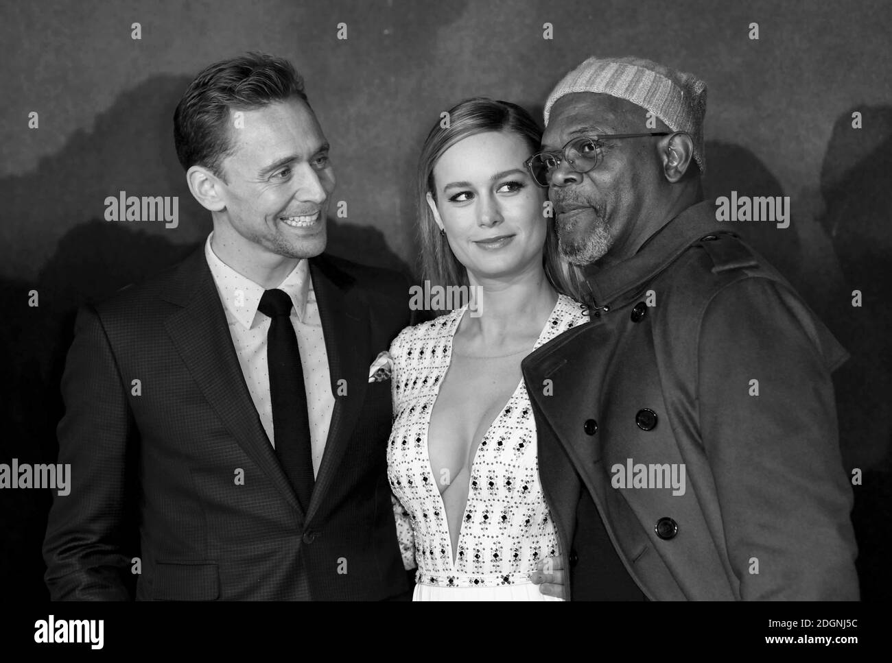 Editor Nota, ritaglio alternativo, immagine convertita in bianco e nero. Tom Hiddleston, Brie Larson e Samuel L. Jackson frequentano la prima europea di Kong: Skull Island, tenutasi a Cineworld Empire Leicester Square, Londra. Foto data martedì 28 febbraio 2017. Il credito immagine dovrebbe essere Doug Peters/EMPICS Entertainment. Foto Stock