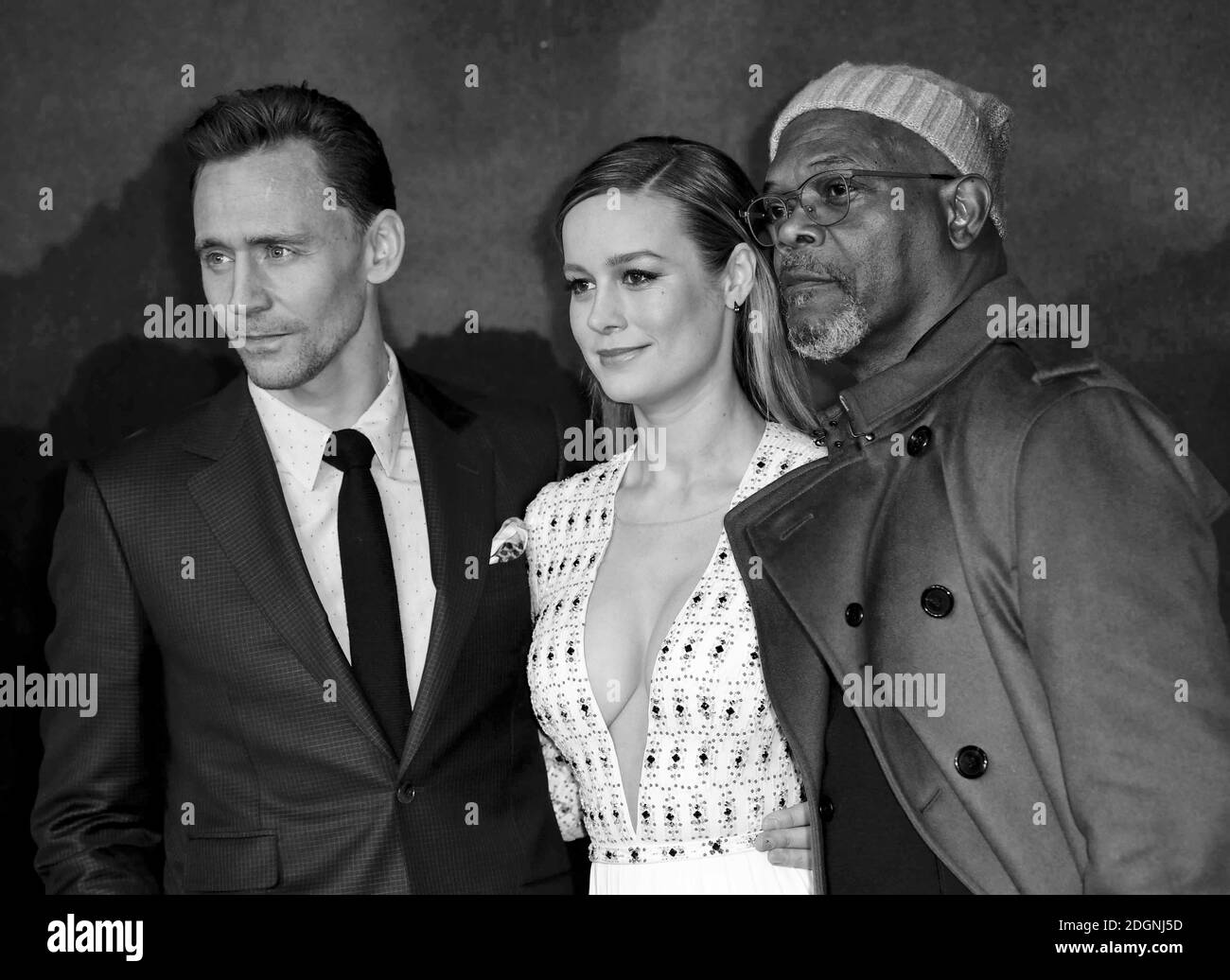 Editor Nota, ritaglio alternativo, immagine convertita in bianco e nero. Tom Hiddleston, Brie Larson e Samuel L. Jackson frequentano la prima europea di Kong: Skull Island, tenutasi a Cineworld Empire Leicester Square, Londra. Foto data martedì 28 febbraio 2017. Il credito immagine dovrebbe essere Doug Peters/EMPICS Entertainment. Foto Stock