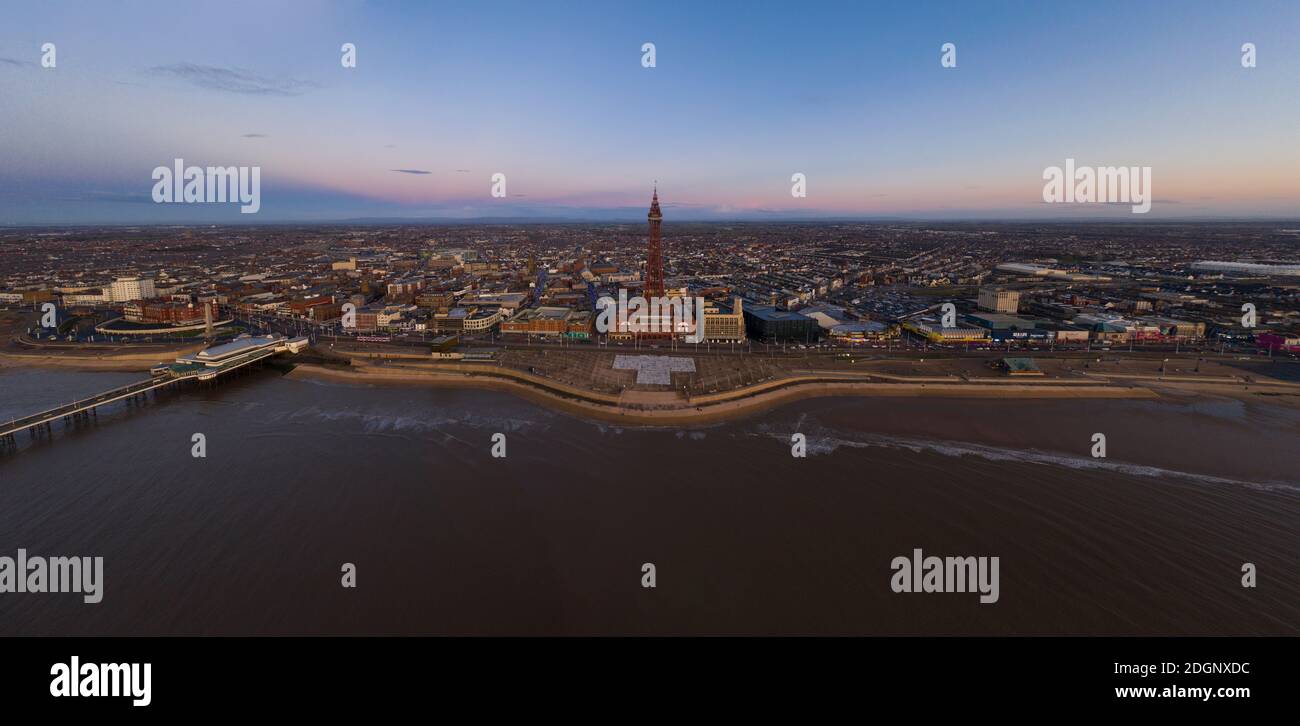 Blackpool fronte mare, sul mare. Patrimonio dell'Inghilterra. La Blackpool Tower. Foto Stock