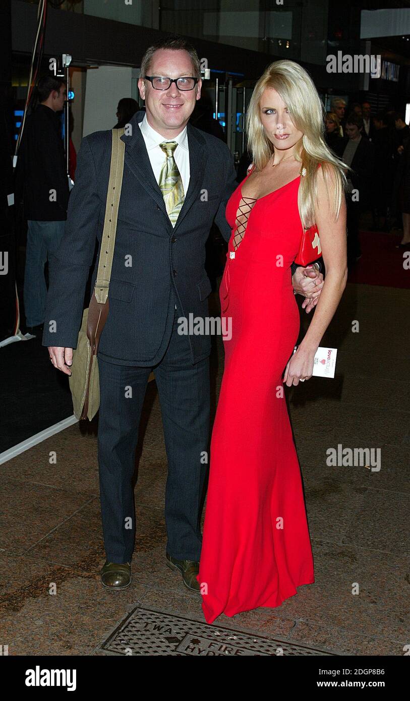 VIC Reeves e Nancy Sorrell alla prima di Love in realtà nella Leicester Square di Londra. Â©Doug Peters/allactiondigital.com Foto Stock