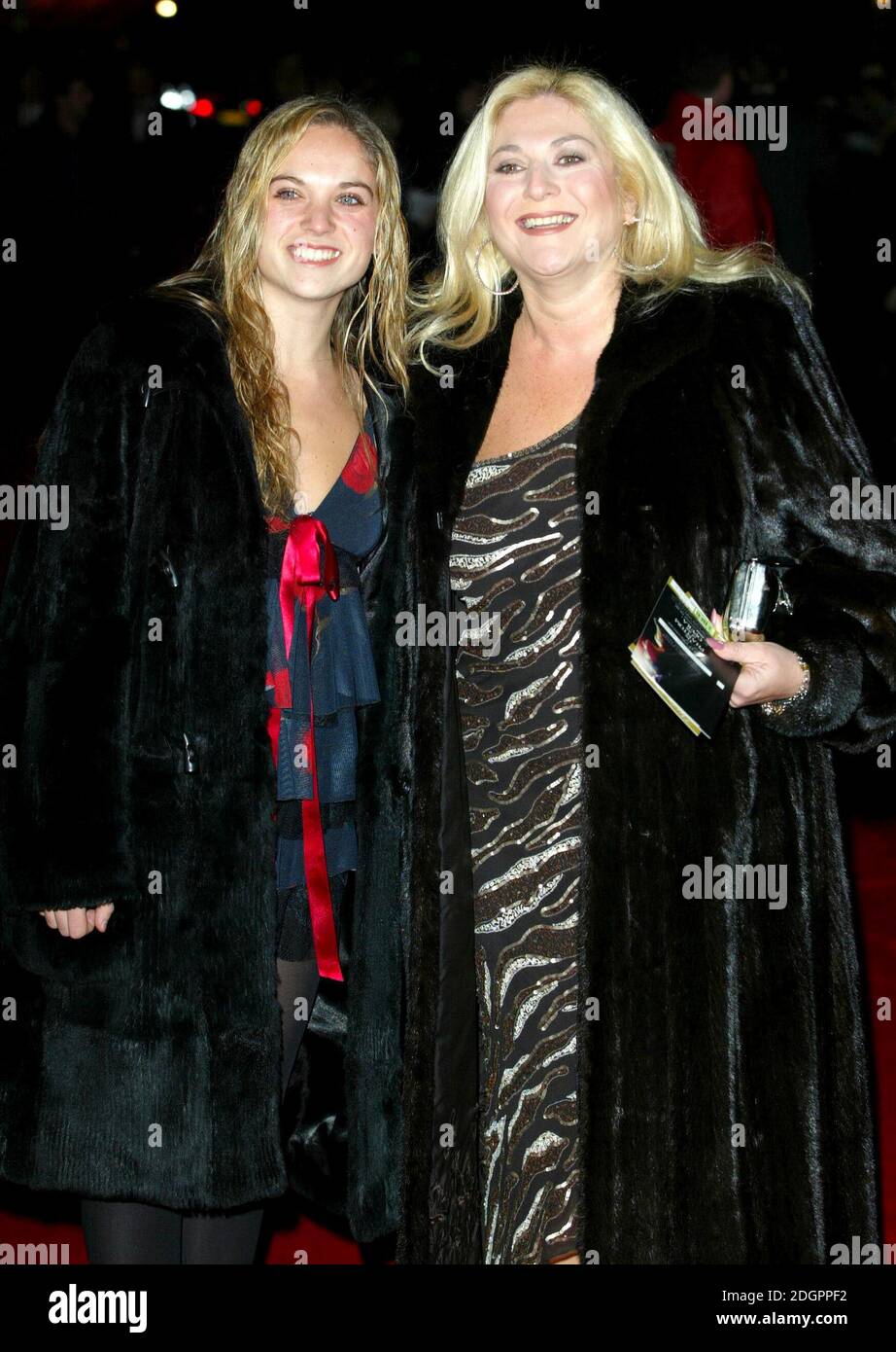 Vanessa Feltz e la figlia arrivano alla prima mondiale di Andrew Lloyd Webber il fantasma dell'Opera, Leicester Square, Londra. Doug Peters/allactiondigital.com Foto Stock