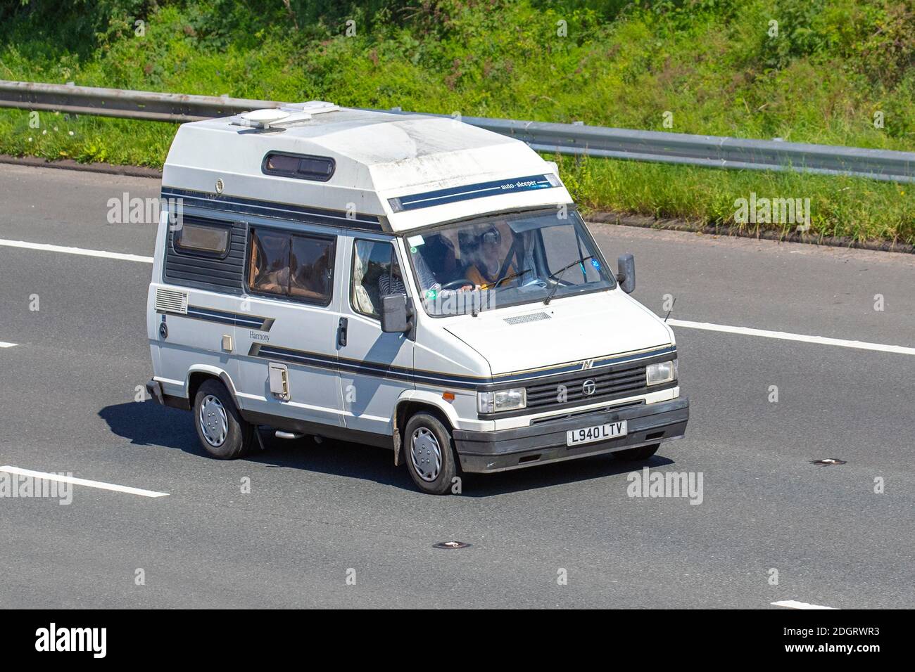 1993 90s bianco Talbot Express 1000 P; Caravan Motorhomes, camper sulle strade della Gran Bretagna, RV veicolo di svago, vacanze in famiglia, vacanze caravanette, vacanze caravan Touring, conversioni van, Vanagon autohome, vita sulla strada, Regno Unito Foto Stock