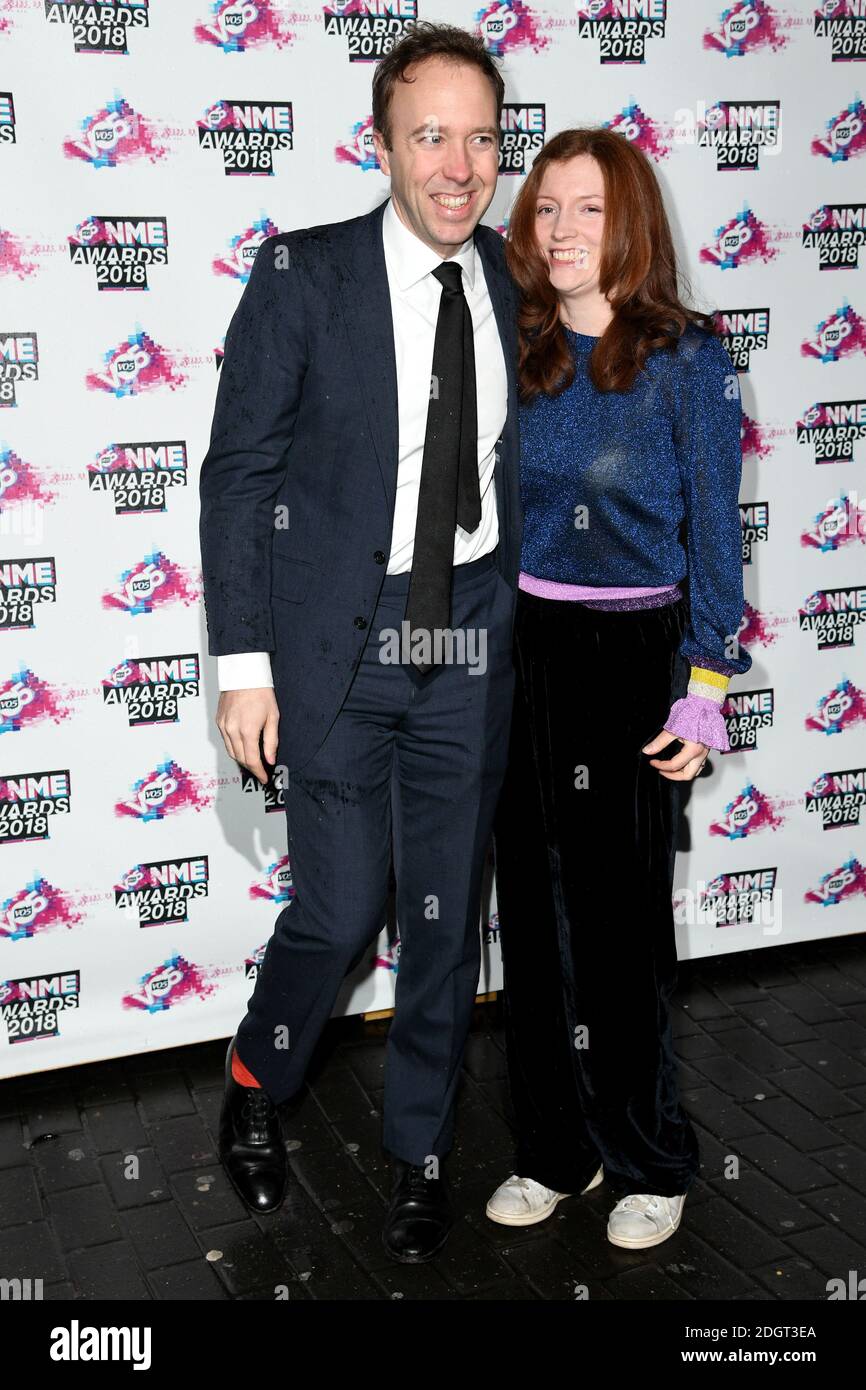 Segretario di Stato per il digitale, la cultura, i media e lo sport Matt Hancock e sua moglie Martha hanno partecipato ai VO5 NME Awards 2018 che si sono tenuti alla O2 Brixton Academy di Londra Foto Stock