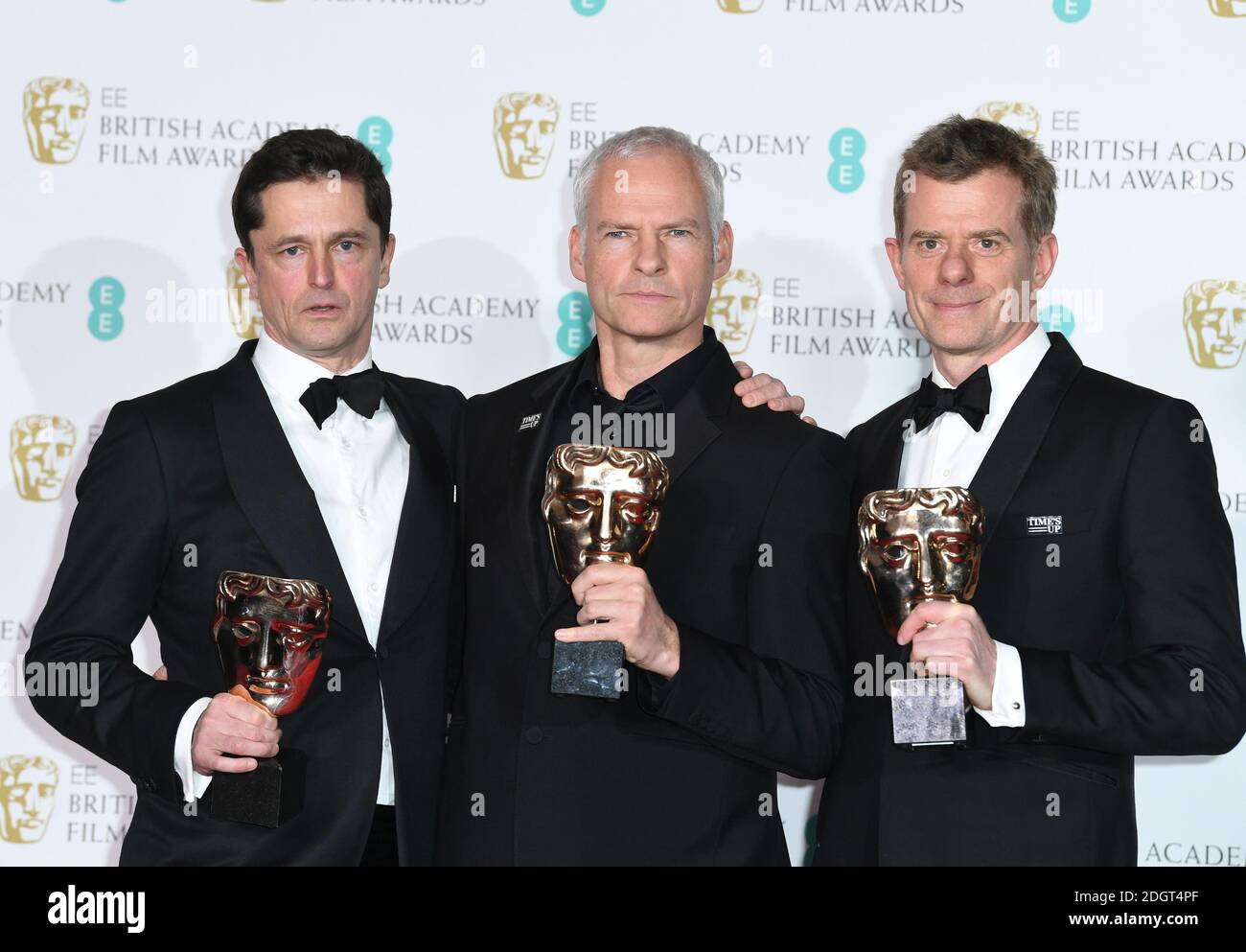 Peter Czernin, Martin McDonagh e Graham Broadbent con il BAFTA per il film The Outstanding British Film per il film Three Billboards Outside Ebbing, Missouri, nella sala stampa durante l'EE British Academy Film Awards tenutosi alla Royal Albert Hall, Kensington Gore, Kensington, Londra Foto Stock