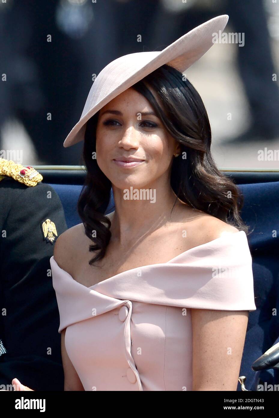 La Duchessa del Sussex durante la processione in carrozza lungo il Mall a Trooping the Color, Londra. Il credito fotografico dovrebbe essere: Doug Peters/EMPICS Foto Stock