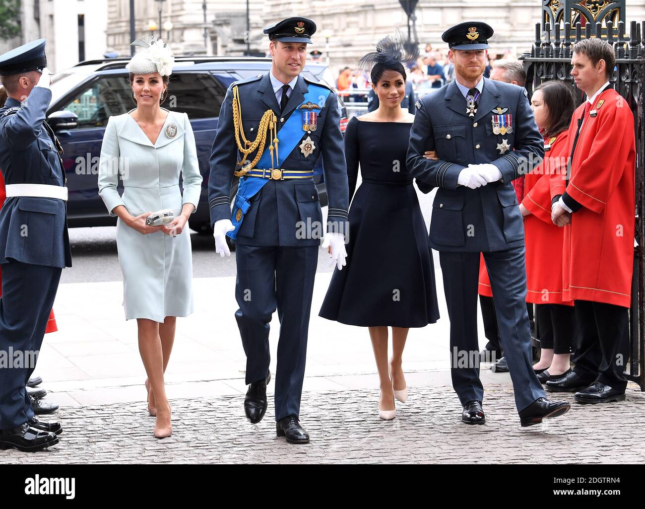 Catherine, Duchessa di Cambridge (a sinistra), il Principe Guglielmo, Duca di Cambridge (seconda a sinistra), Meghan, Duchessa di Sussex, e il Principe Harry (a destra) durante il centenario della RAF all'Abbazia di Westminster, Londra. Il credito fotografico dovrebbe essere: Doug Peters/EMPICS Foto Stock