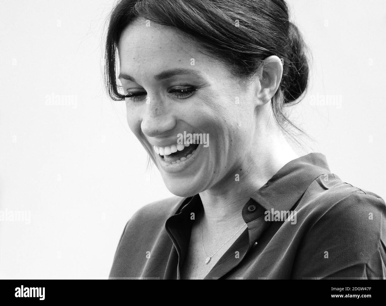 La Duchessa del Sussex arriva al Brighton Royal Pavilion E incontrare i bambini della scuola Queens Park come arte La loro visita a Sussex Foto Stock