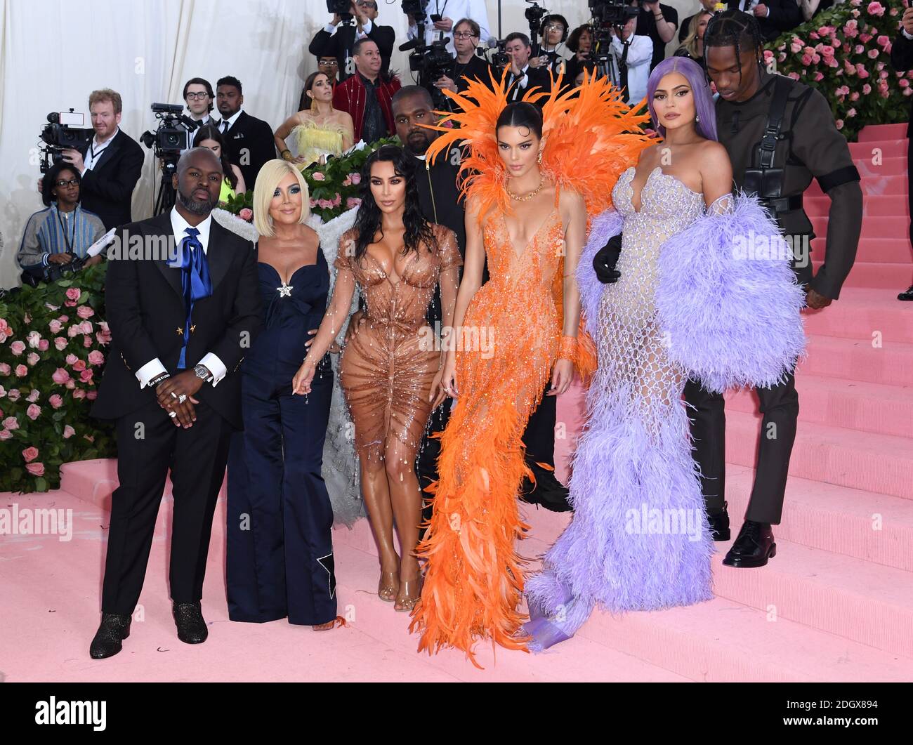 (Da sinistra a destra) Corey Gamble, Kris Jenner, Kim Kardashian-West, Kanye West, Kendall Jenner, Kylie Jenner e Travis Scott frequentano il Metropolitan Museum of Art Costume Institute Benefit Gala 2019 a New York, USA.Picture Credit dovrebbe leggere: Doug Peters/EMPICS Foto Stock