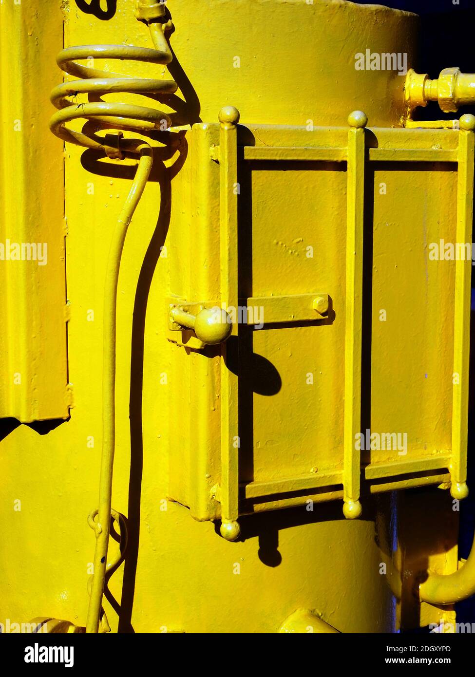 Dettaglio astratto di un vecchio pezzo di macchinario giallo, la Grecia Foto Stock