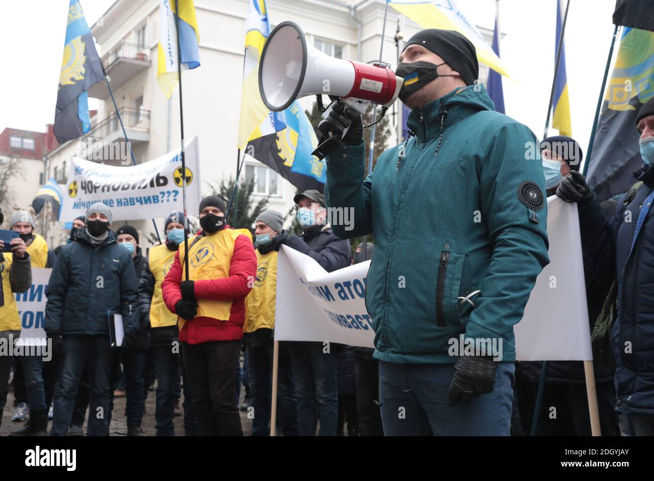 Non esclusivo: KIEV, UCRAINA - 9 DICEMBRE 2020 - lavoratori della miniera orientale e dello stabilimento di trasformazione Stato impresa domanda di pagare gli arretrati salariali o Foto Stock