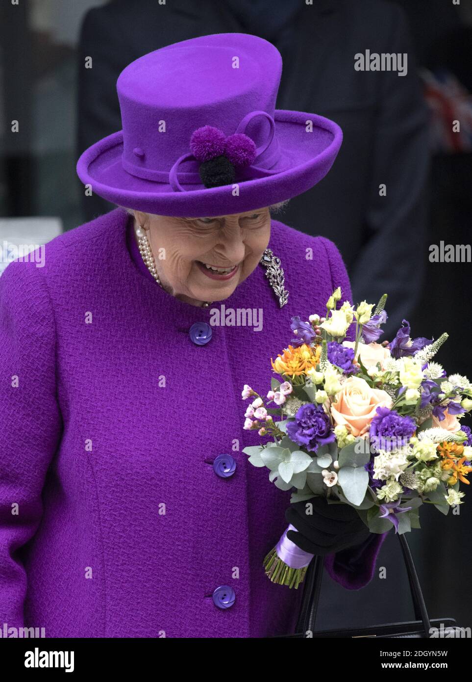 La Regina visita il Royal National ENT e Eastman Dental Hospitals, Londra. Il credito fotografico dovrebbe essere: Doug Peters/EMPICS Foto Stock