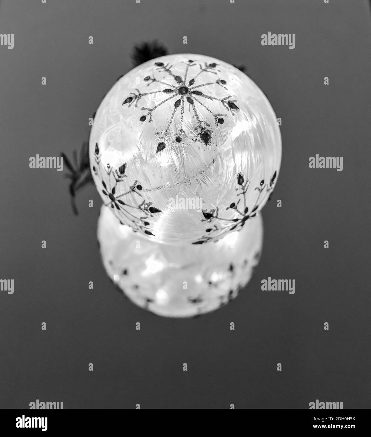 Decorazioni natalizie e ornamenti a casa Foto Stock