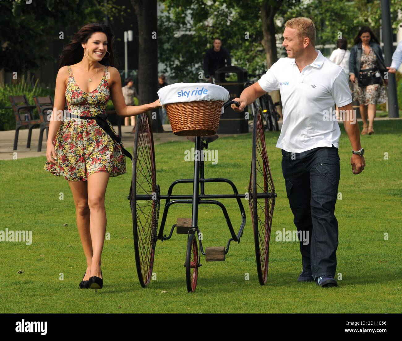 Chris Hoy e Kelly Brook durante la fotocellula 'Skyride', Londra Foto Stock