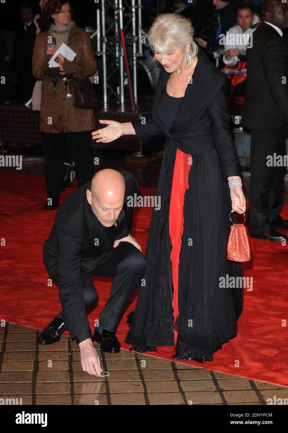 Bruce Willis e Helen Mirren arrivano al RED Premiere, Royal Festival Hall, South Bank, Londra. Foto Stock
