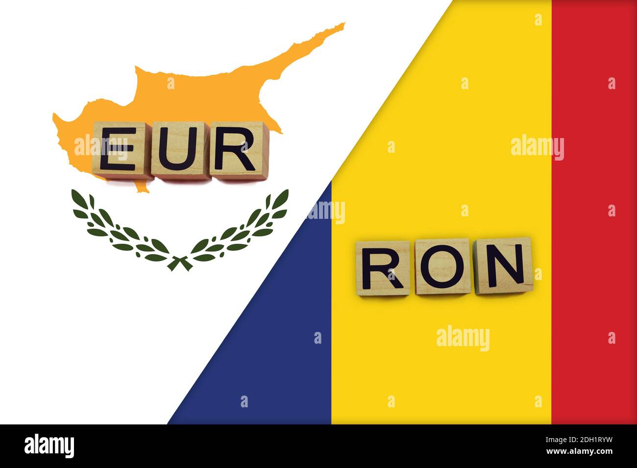 Cipro e Romania codificano le valute in base alle bandiere nazionali. Concetto di trasferimento di denaro internazionale Foto Stock