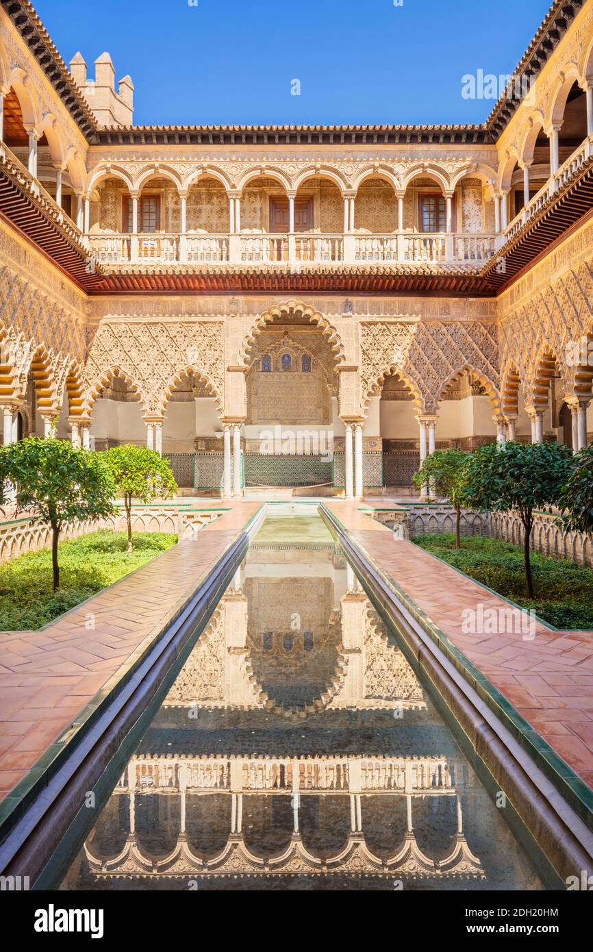 Patio de las Doncellas, il cortile delle Maidens Royal Alcazar di Siviglia, Spagna, Europa Foto Stock