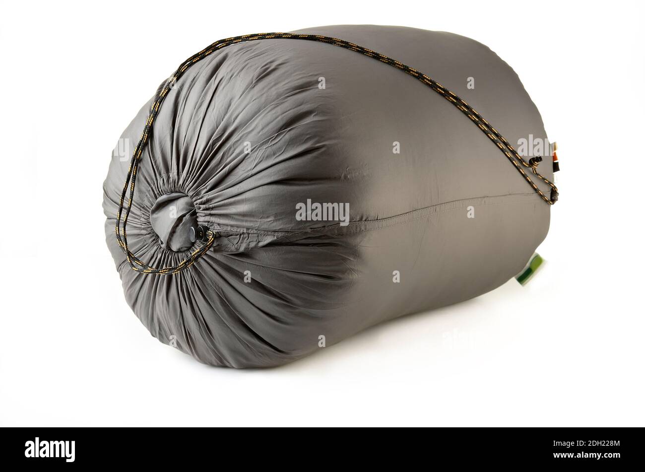 sacco a pelo turistico confezionato su sfondo bianco Foto Stock