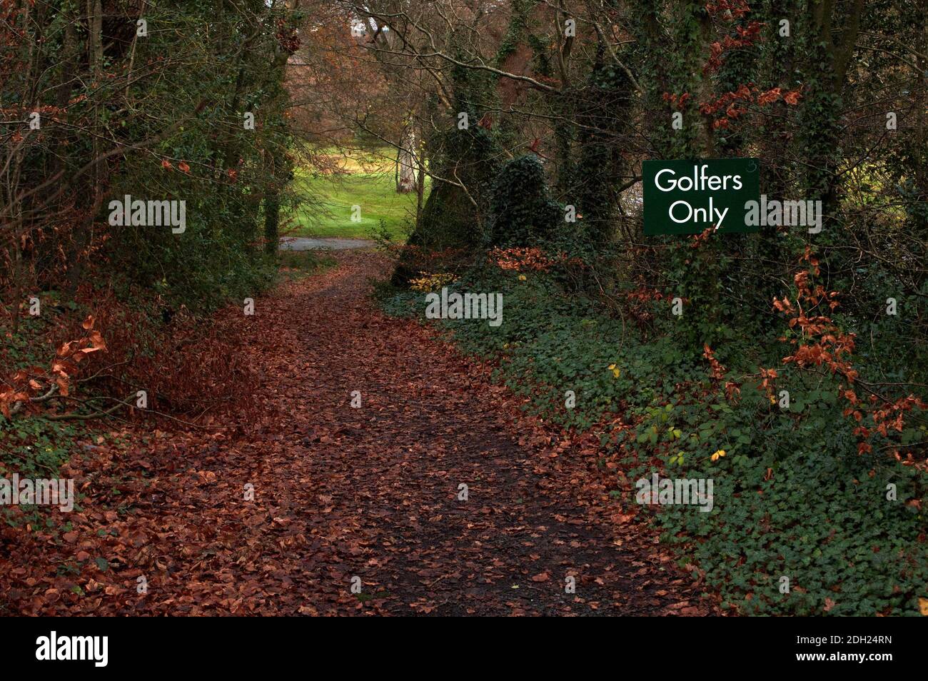 Cartello 'golfers only', Bunclody Golf & Fishing Club, Bunclody, County Wexford, Irlanda, Europa Foto Stock