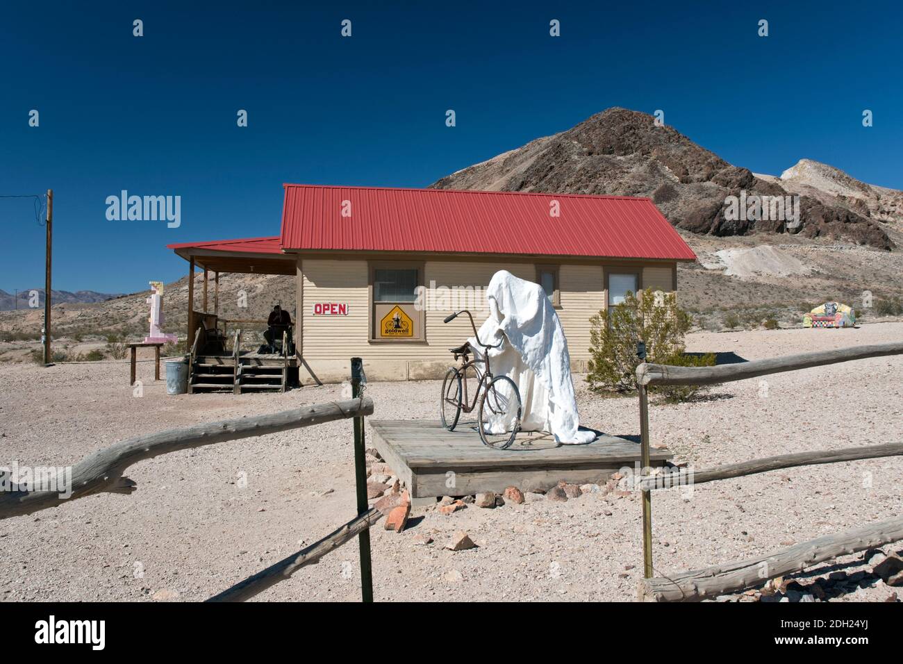 "Ghost Rider" di Charles Szukalski al Goldwell Open Air Museum, un parco di sculture all'aperto vicino alla città fantasma di Rhyolite, Nevada. Foto Stock