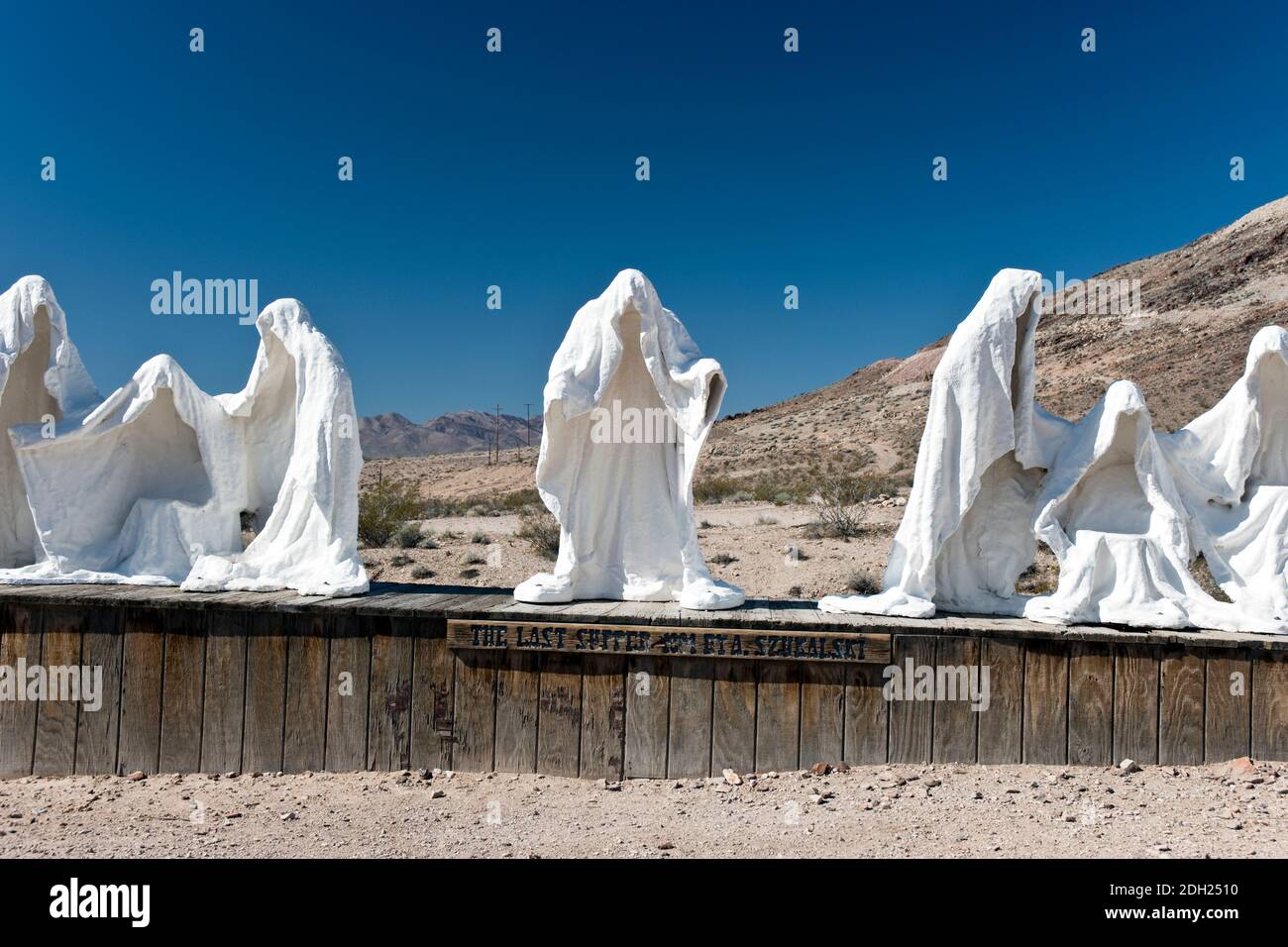 "L'ultima cena" di Charles Szukalski nella città fantasma di Rhyolite, Nevada. Foto Stock