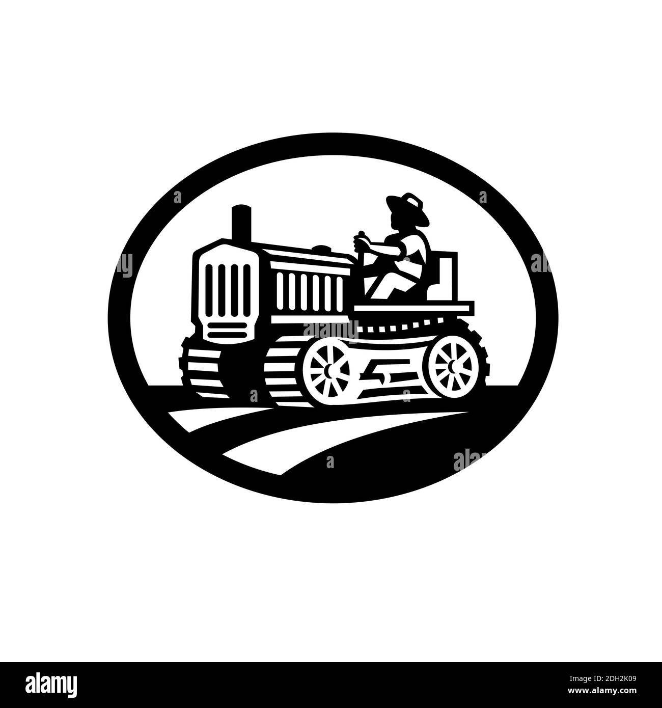 Trattore agricolo biologico che guida un trattore agricolo d'epoca ovale retro monocromatico Foto Stock