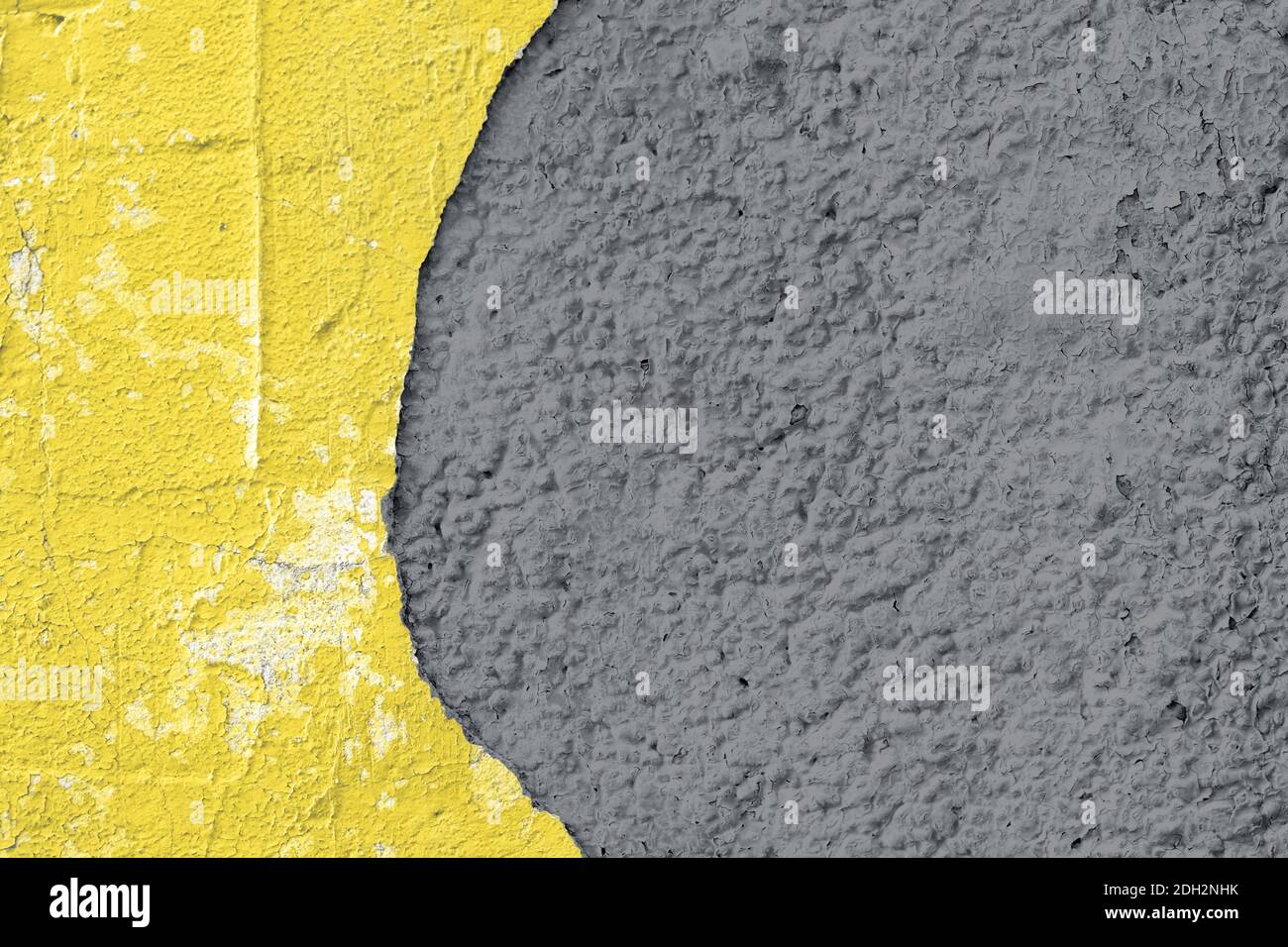 Struttura della superficie della parete colorata in grigio cemento giallo. Grunge astratto luminoso sfondo a colori con effetto di invecchiamento. CopySpace Foto Stock