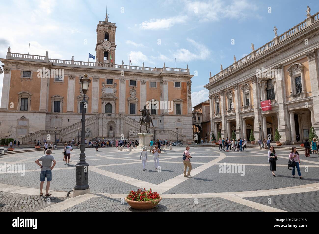 Roma, Italia - 23 Giugno 2018: vista panoramica del Capitolium o il Campidoglio è uno dei sette colli di Roma e la statua equestre di Marco Aurelio è Foto Stock