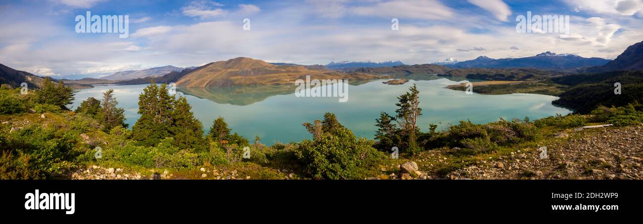 Lago Blu nel Parco Nazionale Torres del Paine in Cileno Patagonia Foto Stock