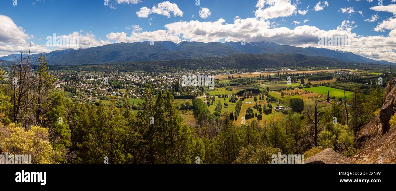 Panoramica della valle della città di El Bolsón In Patagonia dell'Argentina Foto Stock