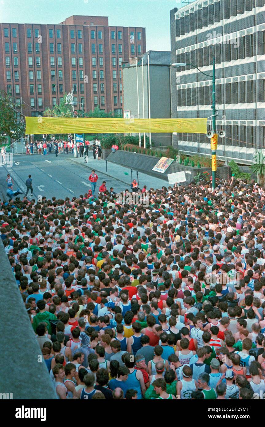 Runners at the start, Marathon, 28 ottobre 1985, Dublino, Repubblica d'Irlanda Foto Stock