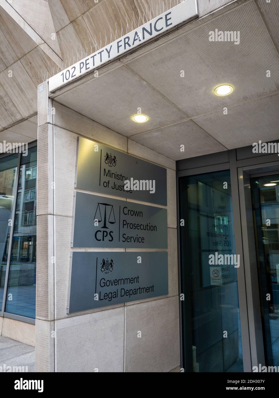 L'Ufficio legale del governo di Petty France, Londra, responsabile del sistema giudiziario e dell'azione penale nei confronti dei trasgressori. Foto Stock