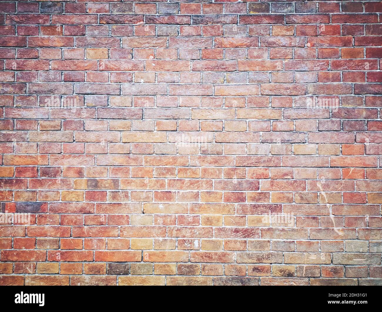Muro di mattoni sfondo. Mattoni marroni e rossi, struttura muraria di un esterno dell'edificio Foto Stock