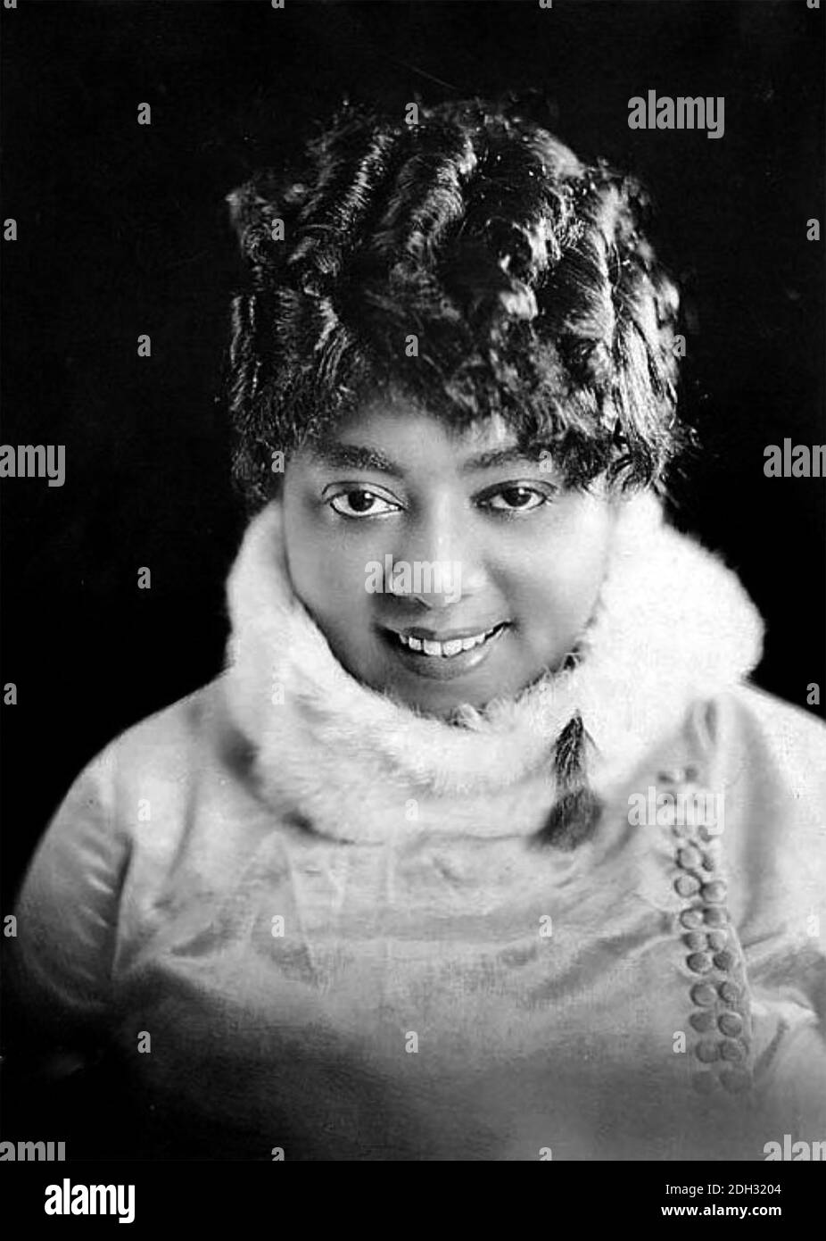 MAMIE SMITH (1891-1946) cantante, ballerino, pianista e attrice cinematografica americano del Blues circa 1921 Foto Stock