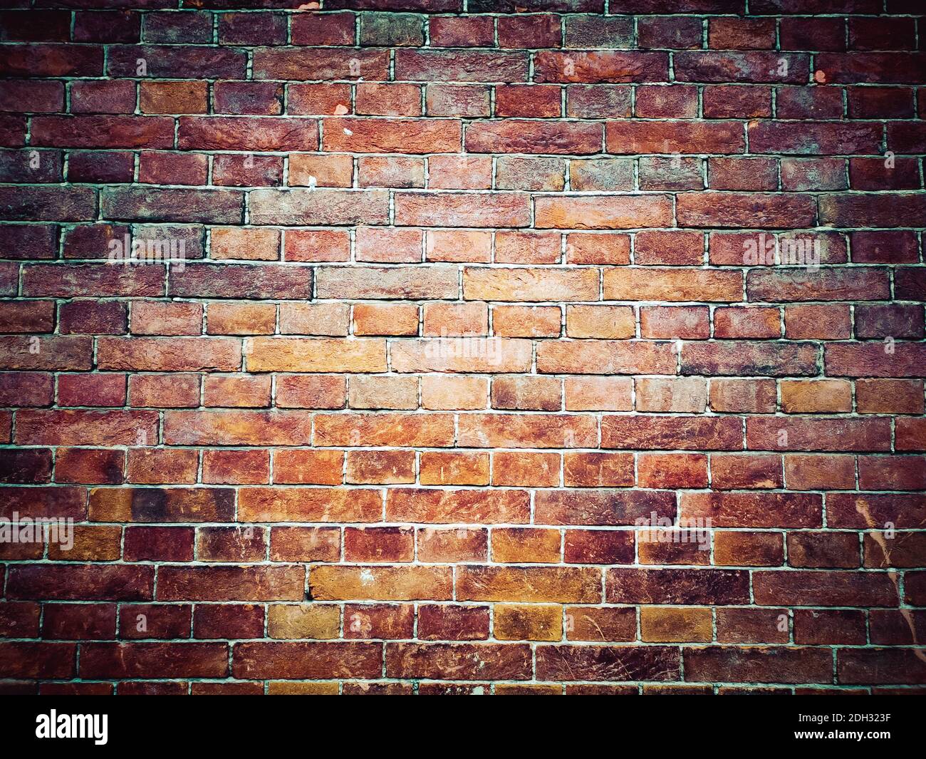 Muro di mattoni sfondo. Mattoni marroni e rossi, struttura muraria di un esterno dell'edificio Foto Stock