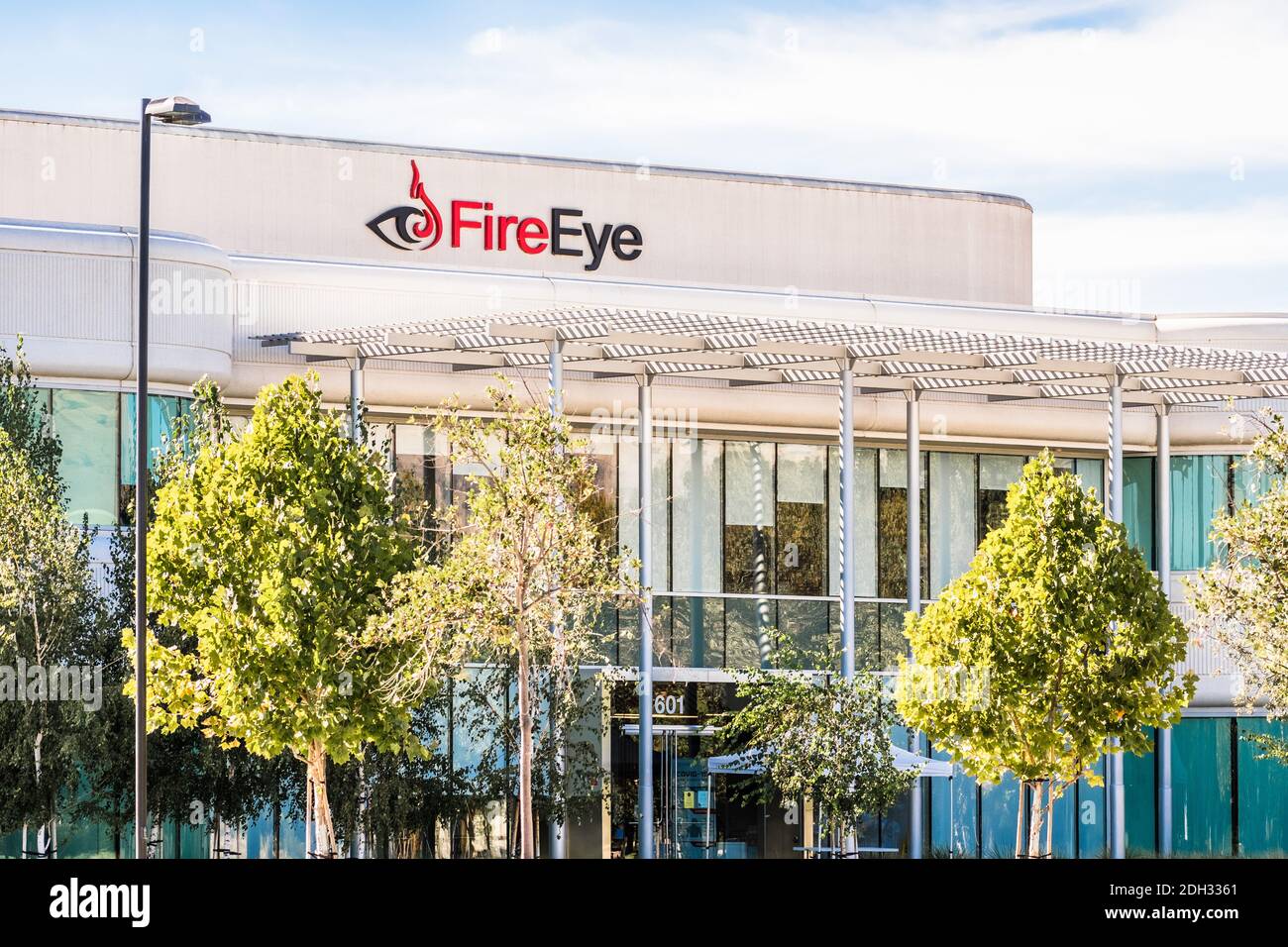 24 settembre 2020 Milpitas / CA / USA - sede di FireEye nella Silicon Valley; FireEye, Inc. Fornisce sistemi di protezione malware e minacce alla rete Foto Stock