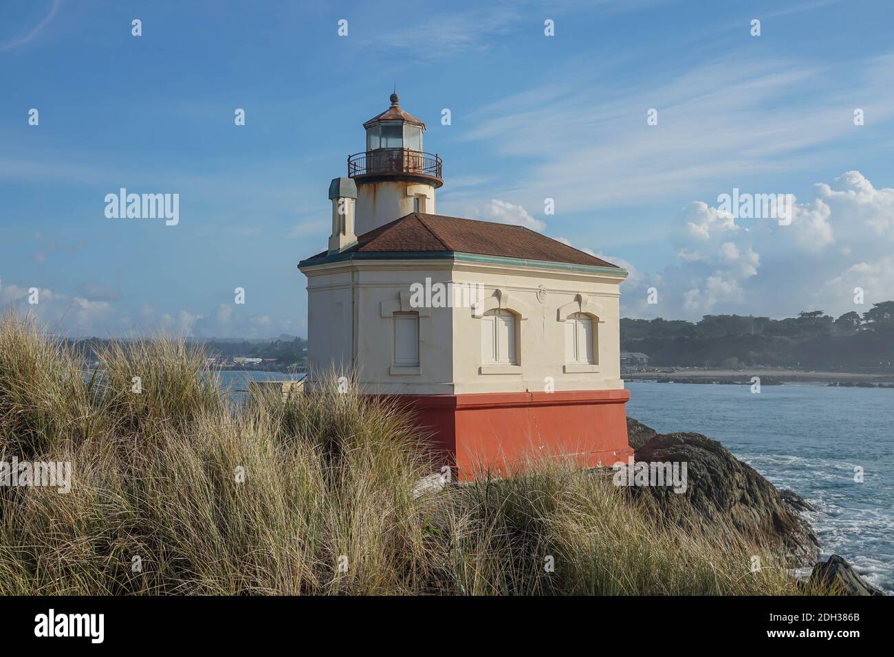 Faro sul fiume Coquille sulla costa dell'Oregon Foto Stock