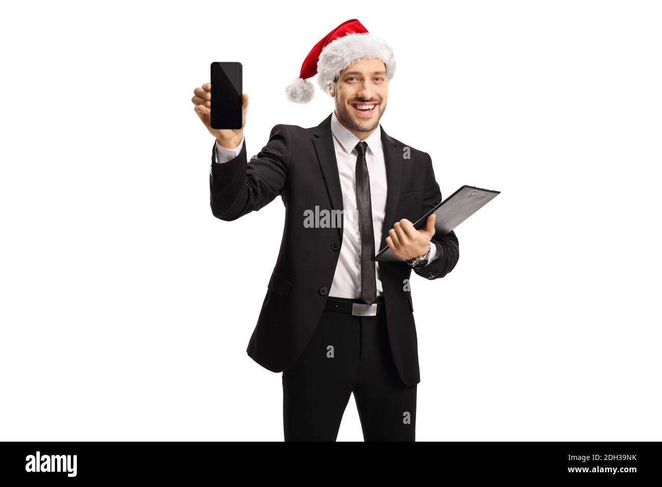 Uomo d'affari con documenti che mostrano un telefono cellulare e che indossa un natale babbo natale cappello isolato su sfondo bianco Foto Stock
