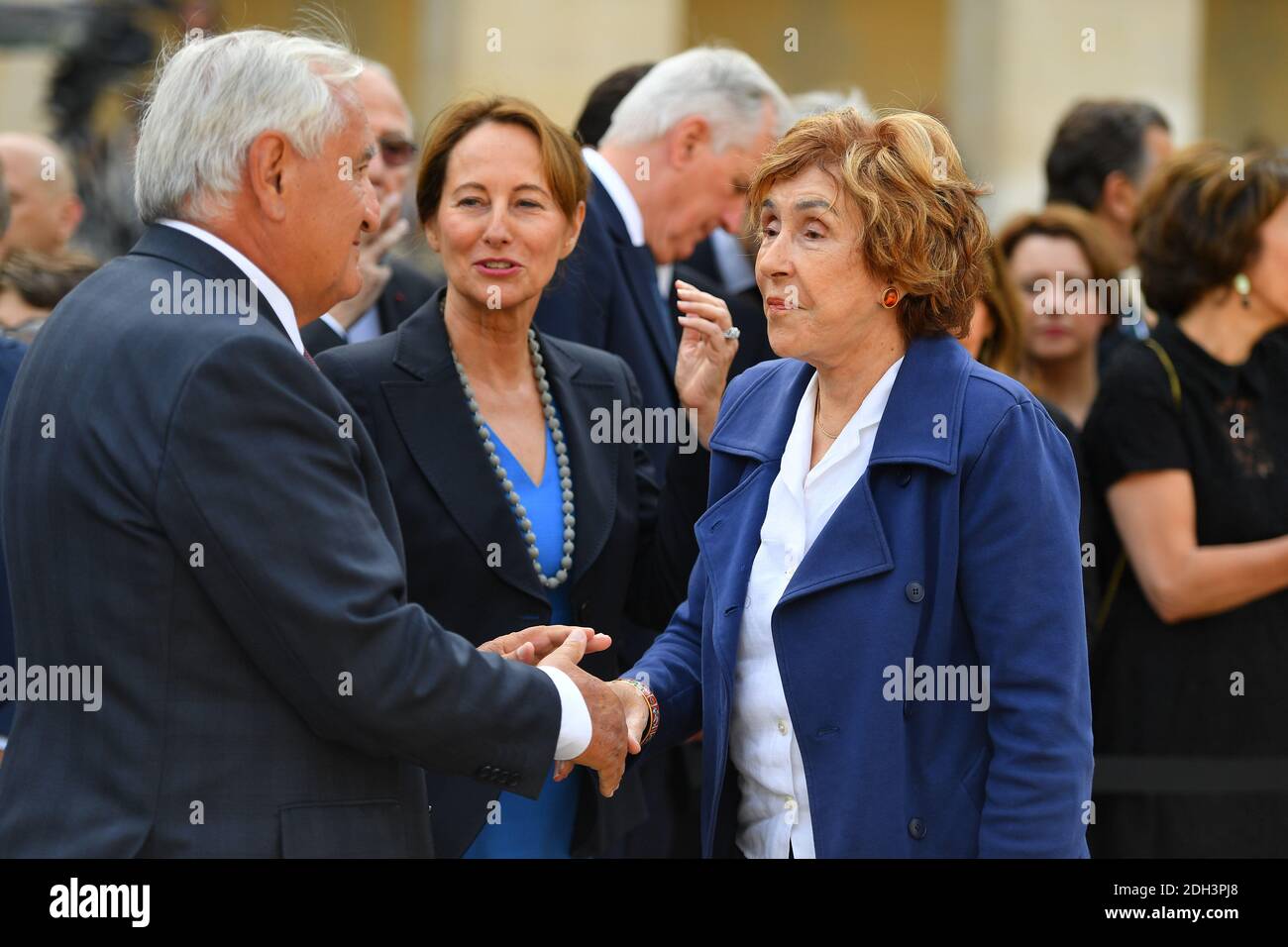 Jean Pierre Raffarin , Segolène Royal e Edith Cresson hanno partecipato a una cerimonia di tributo per il politico francese Simone Veil, sopravvissuto all'Olocausto, nel cortile degli Invalides a Parigi, Francia, il 5 luglio 2017. Foto di Christian Liegi /ABACAPRESS.COM Foto Stock