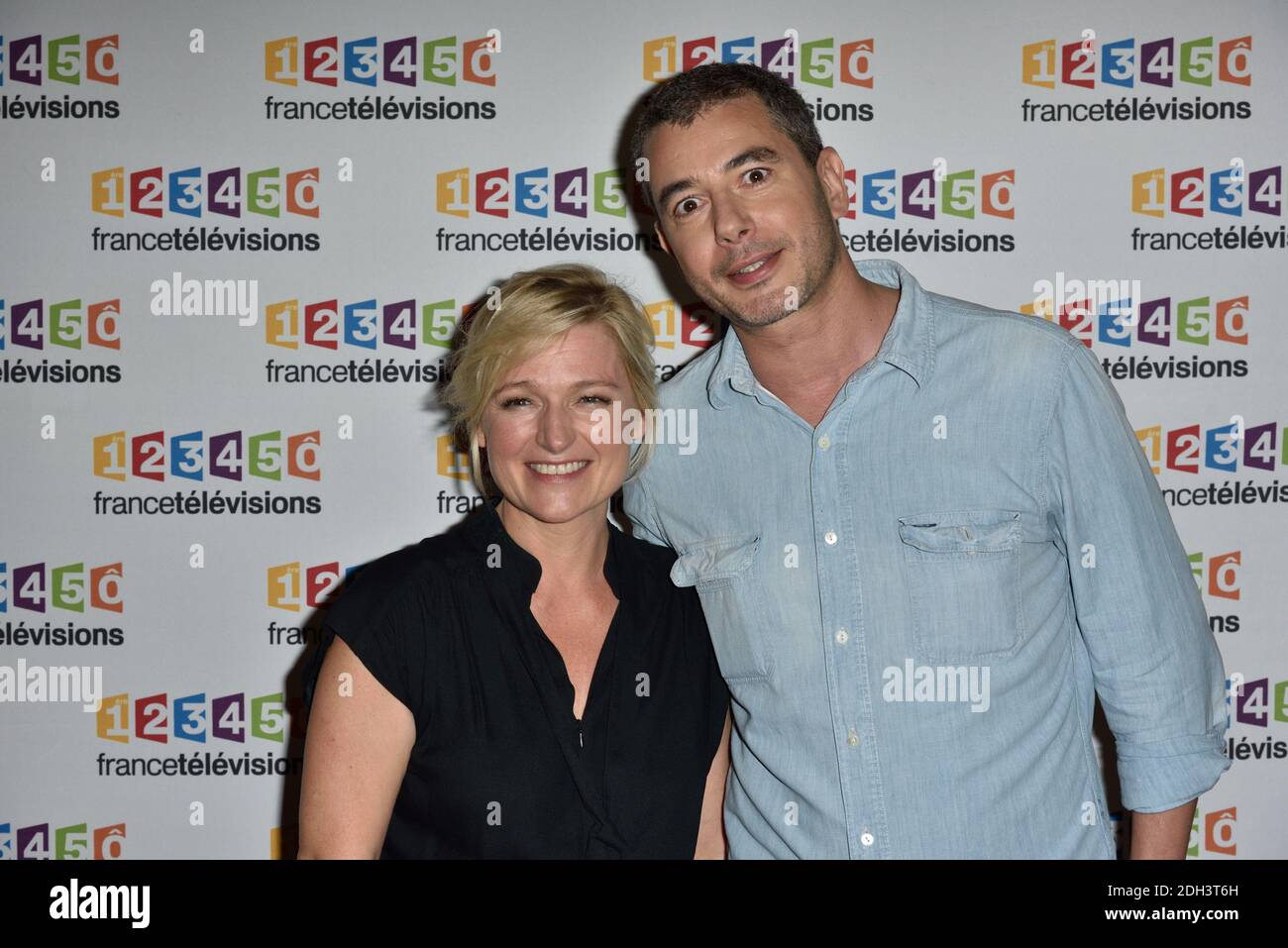 Anne-Elisabeth Lemoine, Ali Baddou alla conferenza stampa France Televisions 2017/2018 tenutasi a Parigi il 5 luglio 2017. Foto di Alban Wyters/ABACAPRESS.COM Foto Stock