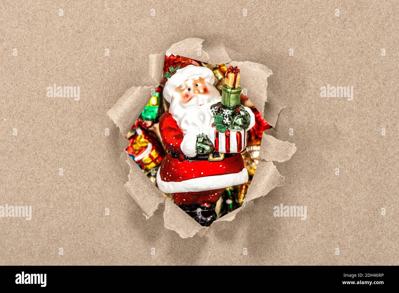 Decorazioni di Babbo Natale. Concetto di carta artigianale zero rifiuti Foto Stock