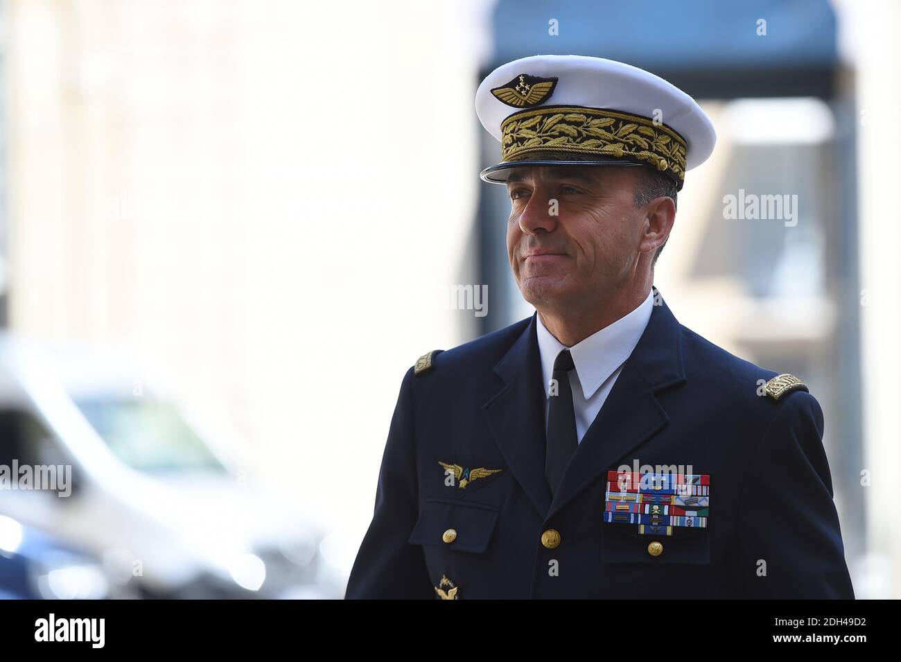 Il generale francese Andre Lanata (chef d'état-major de l'armée de l'air, CEMAA) arriva per un pranzo di lavoro con il primo ministro francese all'Hotel de Matignon, la residenza ufficiale del PM, a Parigi il 21 luglio 2017. Foto di Eliot Blondt/ABACAPRESS.COM Foto Stock