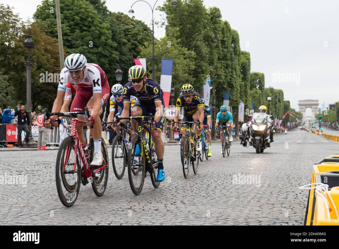 Piloti in azione durante la fase finale della corsa ciclistica Tour de France 2017 agli Champs Elysees di Parigi, Francia, il 23 luglio 2017. Foto di Eliot Blondt/ABACAPRESS.COM Foto Stock