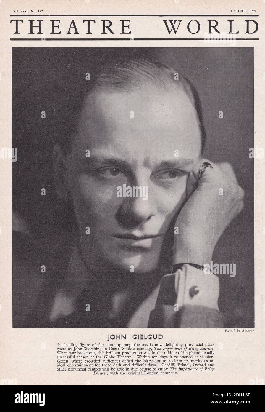 Sir Arthur John Gielgud, OM, CH - attore e direttore di teatro inglese. Foto Stock