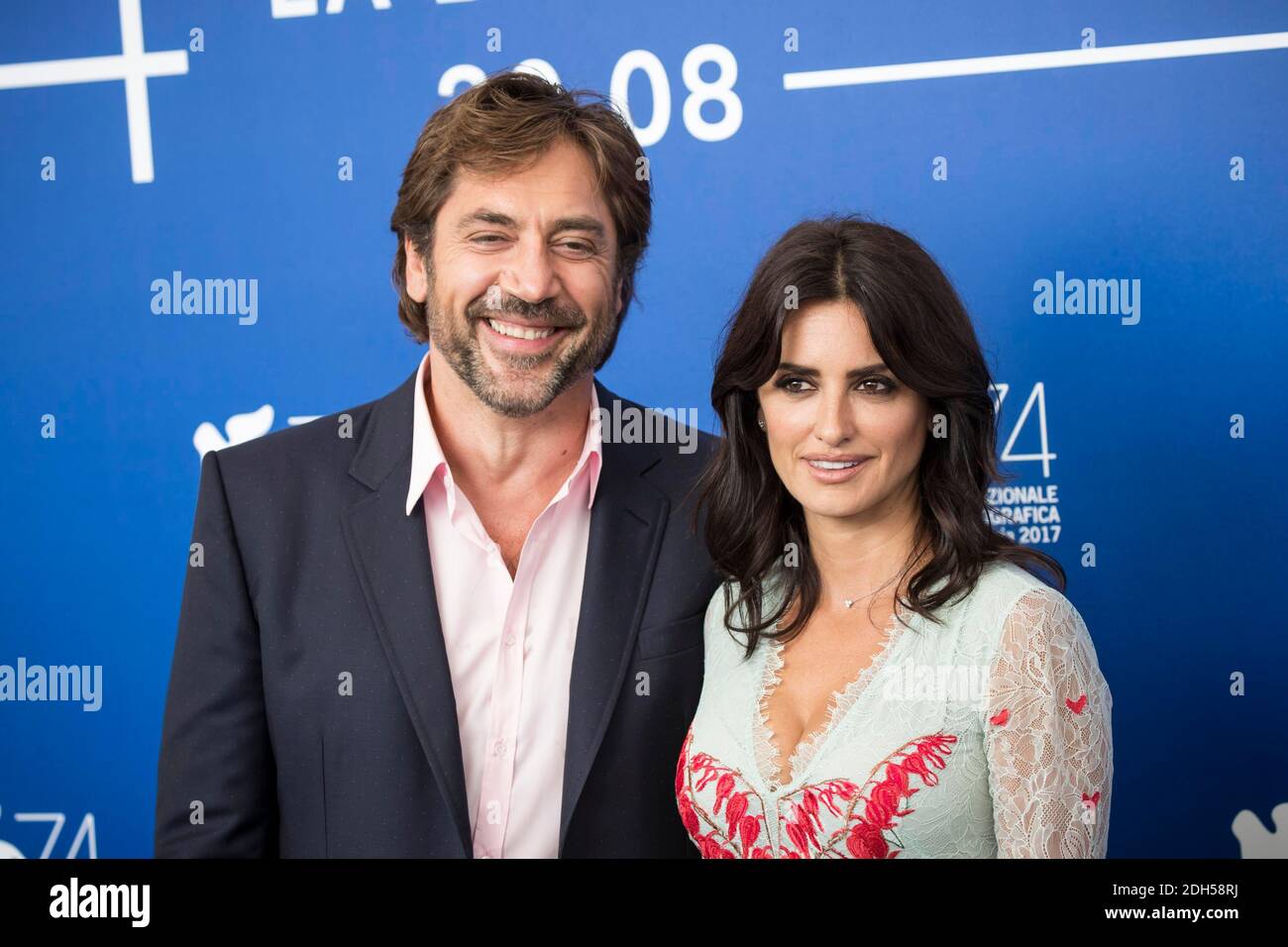 Javier Bardem, Penelope Cruz posa durante la fotocellula del film 'loving Pablo' al 74a Festival Internazionale del Cinema di Venezia (Mostra), Venezia, il 6 settembre 2017. Foto di Marco Piovanotto/ABACAPRESS.COM Foto Stock