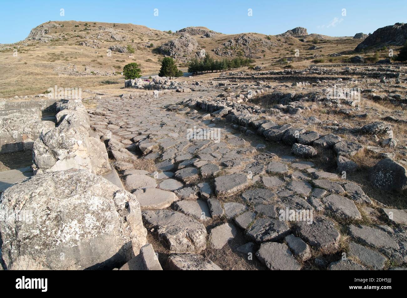 Pavimentazione in pietra nell'antica città ittita di Hattusa, Turchia Foto Stock