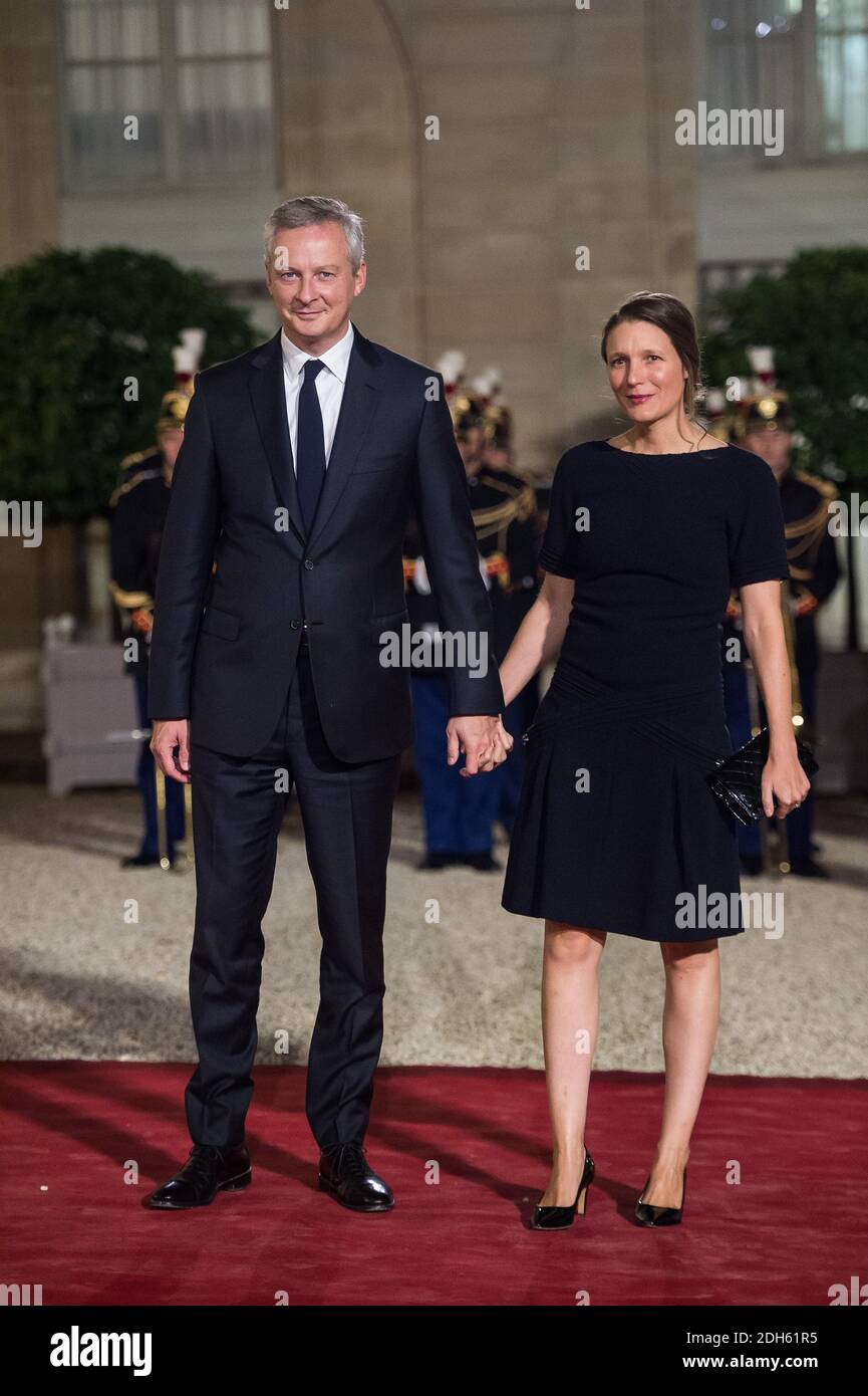 Il Ministro francese dell'Economia Bruno le Maire e sua moglie Pauline Doussau de Bazignan arrivano per una cena di Stato con il Presidente del Libano al Palazzo Presidenziale Elysee a Parigi il 25 settembre 2017. Foto di ELIOT BLONDT/ABACAPRESS.COM Foto Stock