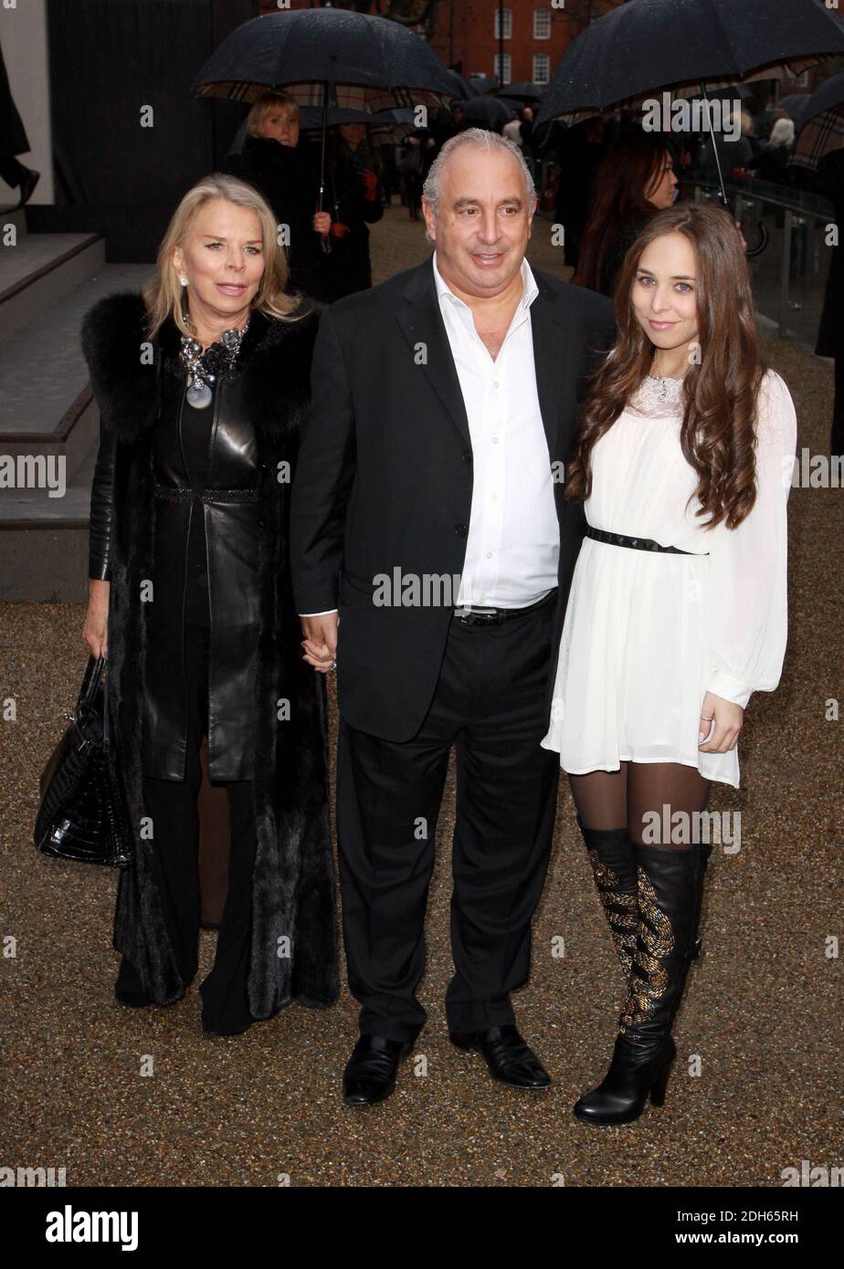 LONDRA, REGNO UNITO - 23 febbraio 2010: Tina Green, Philip Green e Chloe Green sospirarono a Londra. Inghilterra. Foto Stock