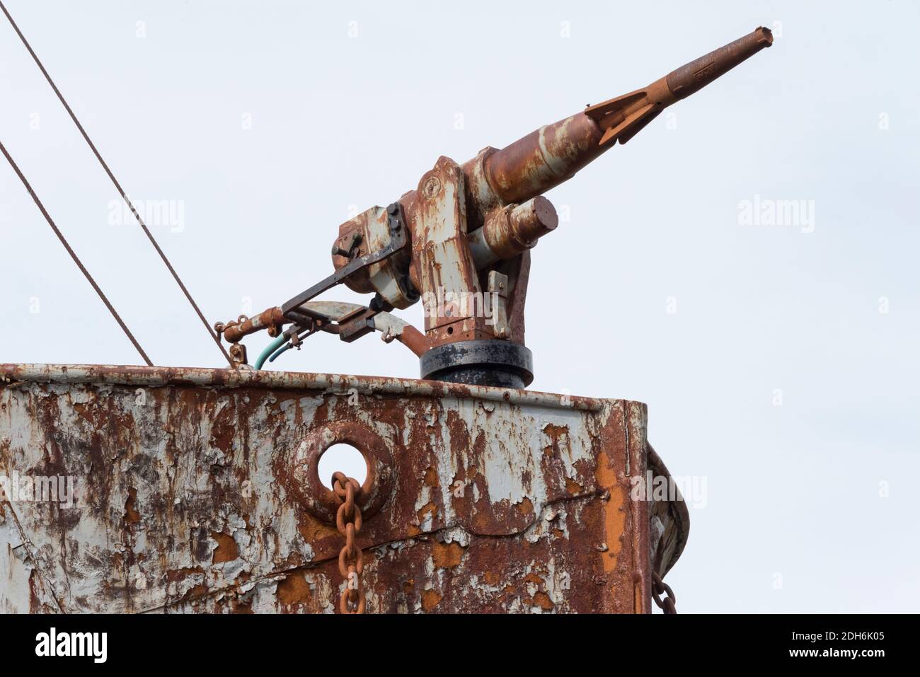 Pistola per arpione montata sulla nave per la caccia alle balene, Grytviken (stazione di caccia alle balene abbandonate), Georgia del Sud, Antartide Foto Stock