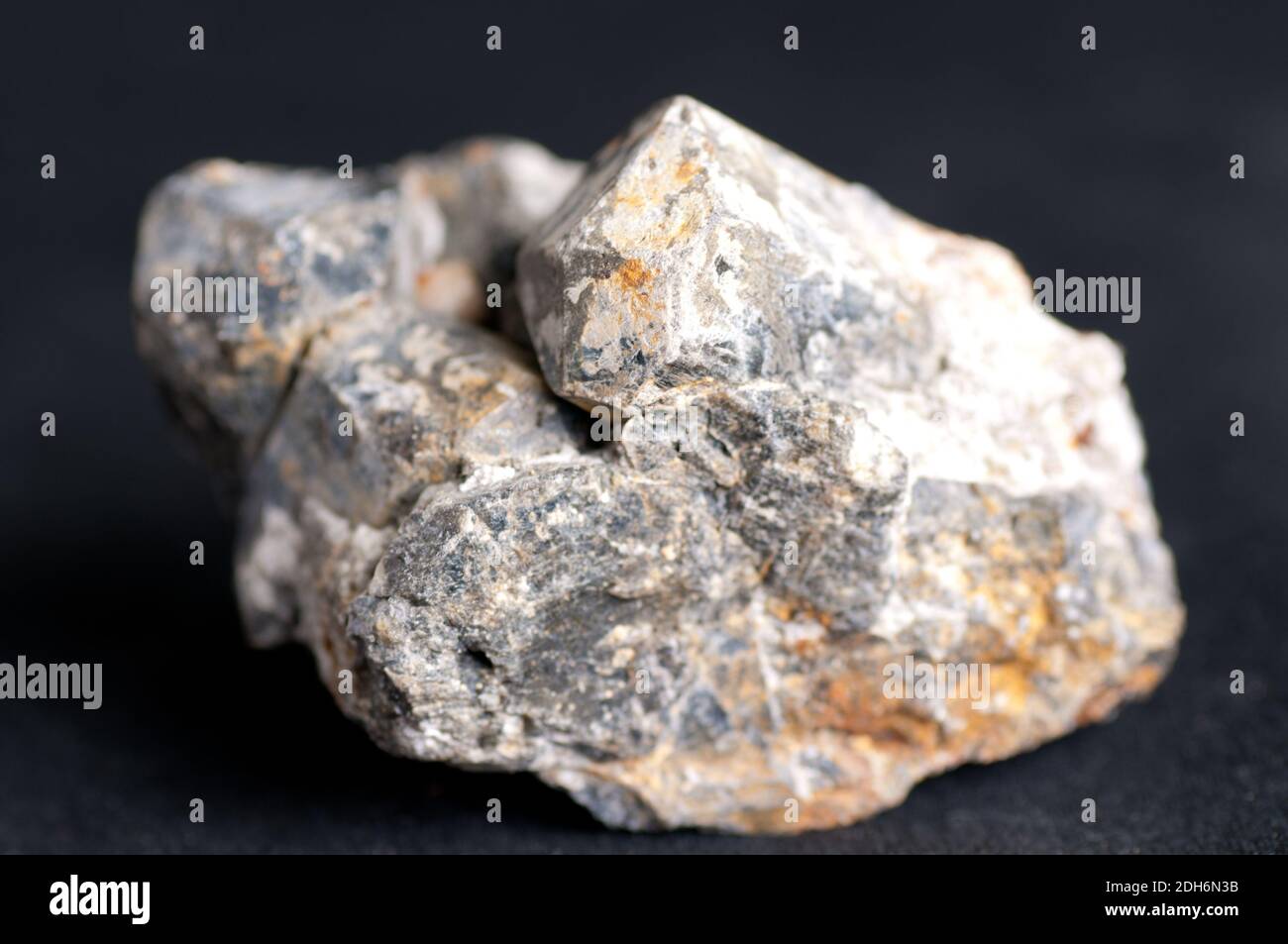 Colorati campione minerale di scapolite cristalli, per geologia scienza Foto Stock