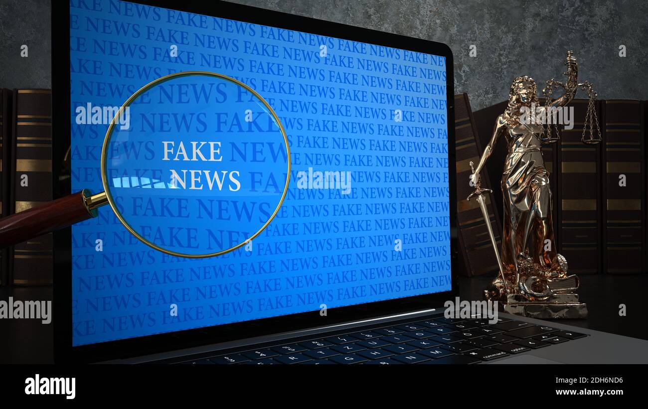 Fake News notebook Loupe Lady Justice statue Foto Stock